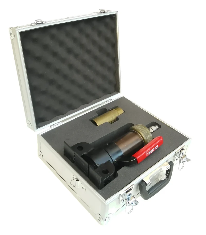 Hydraulic telescopic door buster